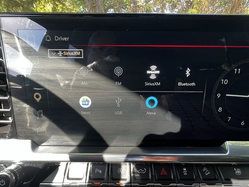 Used 2025 GMC Sierra 1500 SLT w/ SLT Premium Plus Package image 23