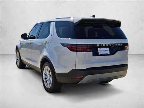 Used 2025 Land Rover Discovery S image 7
