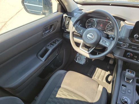 Used 2024 Nissan Pathfinder S AWD/4WD image 19