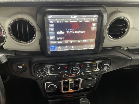 Used 2022 Jeep Gladiator Overland image 22