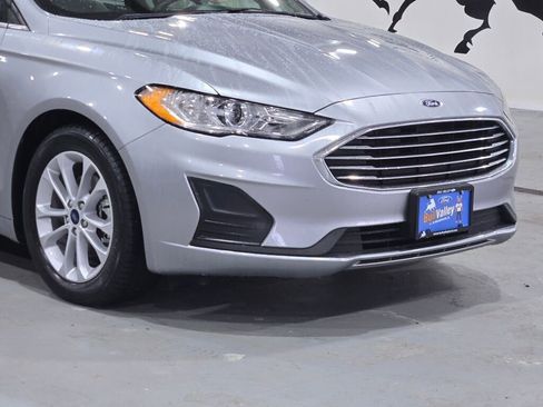 Used 2020 Ford Fusion SE image 2