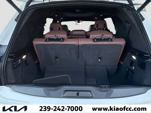 Used 2022 BMW X7 M50i image 11