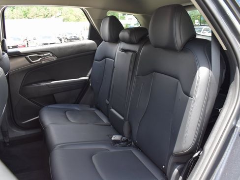 Used 2023 Kia Sportage EX image 25