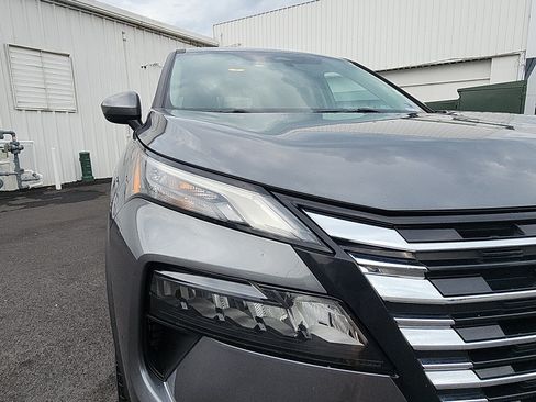 Used 2024 Nissan Rogue SV FWD image 12