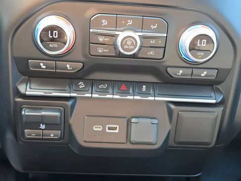 Used 2022 GMC Sierra 1500 SLE AWD/4WD image 25