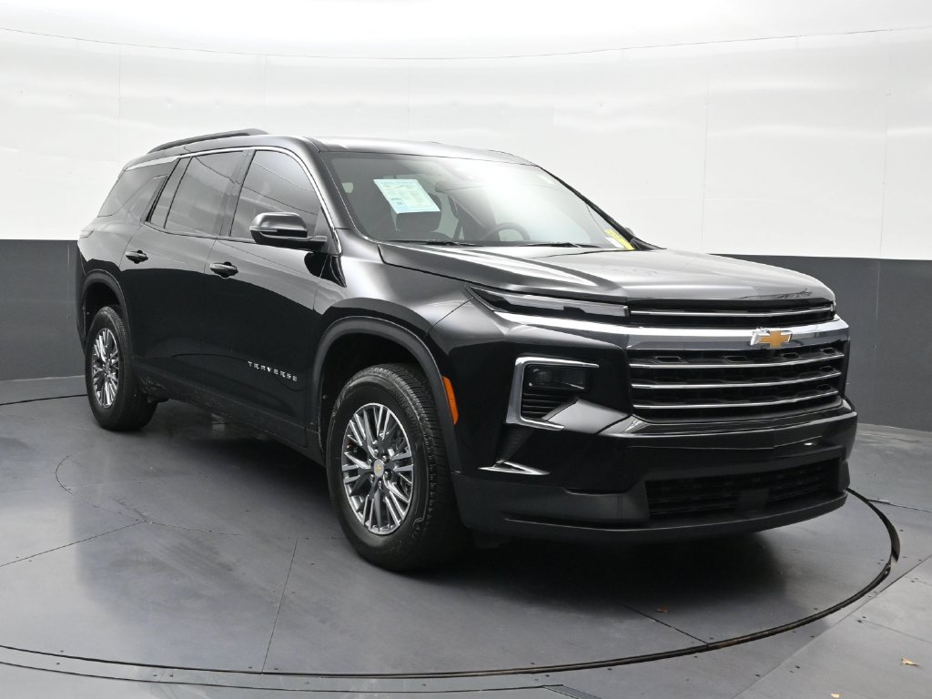Used 2025 Chevrolet Traverse LT FWD image 8