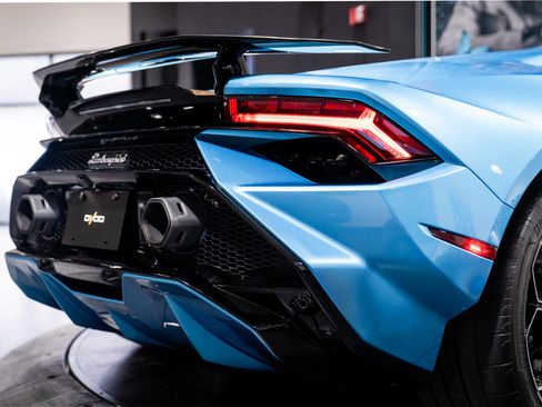 Used 2023 Lamborghini Huracan Tecnica image 16