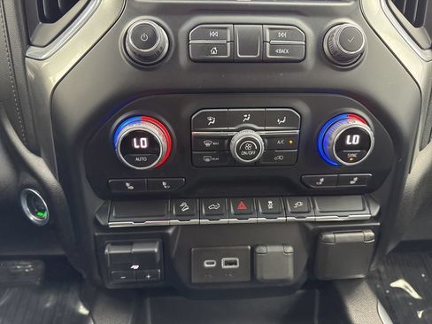 Used 2022 Chevrolet Silverado 1500 LT Trail Boss w/ Convenience Package II AWD/4WD image 19