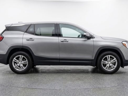 Used 2024 GMC Terrain SLE FWD image 11