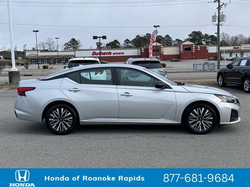 Used 2024 Nissan Altima 2.5 SV image 11