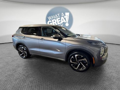 Used 2022 Mitsubishi Outlander SEL image 1