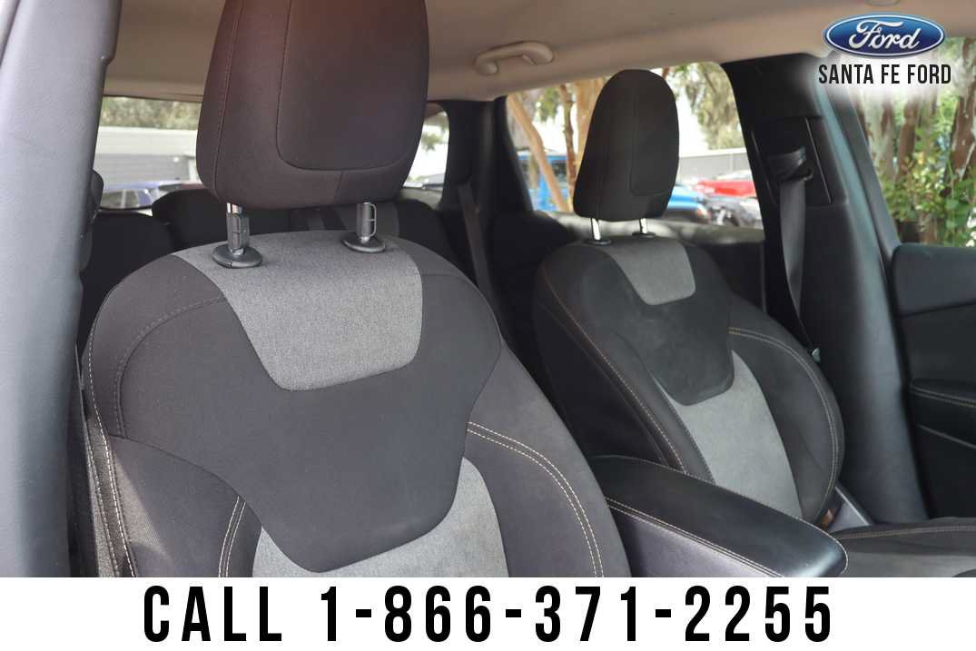 Used 2016 Jeep Cherokee Sport FWD image 25