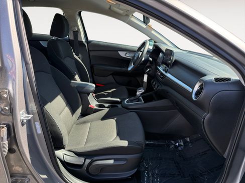 Used 2024 Kia Forte LXS w/ LXS Technology Package FWD image 19