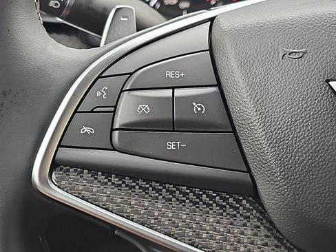 Certified 2025 Cadillac XT5 Sportv w/ LPO, Floor Liner Package AWD/4WD image 17