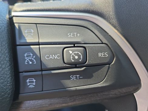 New 2025 Jeep Grand Cherokee L Limited w/ Black Appearance Package AWD/4WD image 20