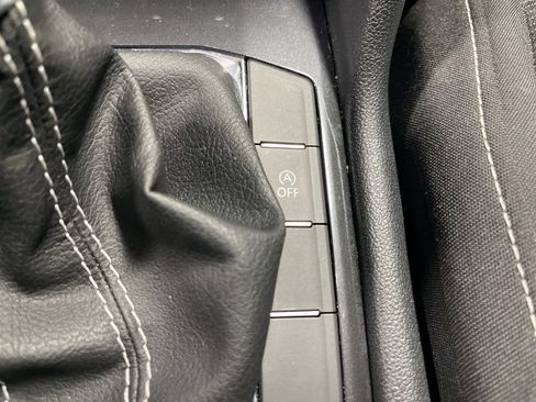 Used 2024 Volkswagen Tiguan S image 31