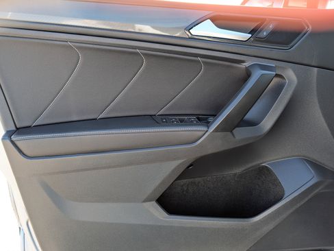 Used 2022 Volkswagen Tiguan SE image 23