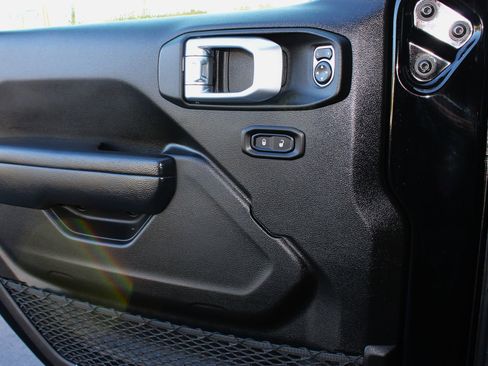 Used 2022 Jeep Gladiator Sport image 16