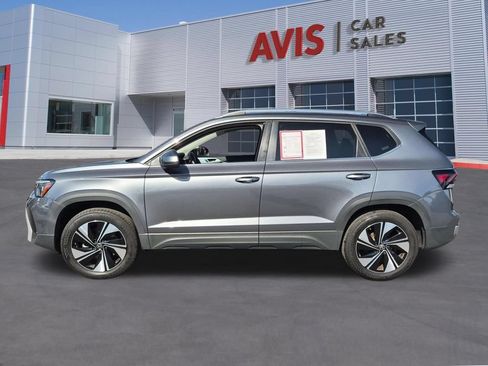 Used 2025 Volkswagen Taos SE AWD/4WD image 10