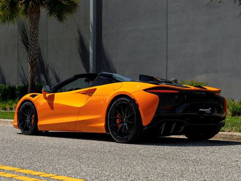 Used 2025 McLaren Artura Spider RWD image 23
