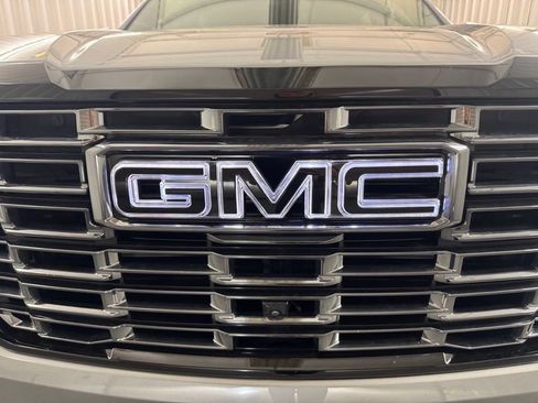 Used 2025 GMC Yukon XL Denali Ultimate AWD/4WD image 13