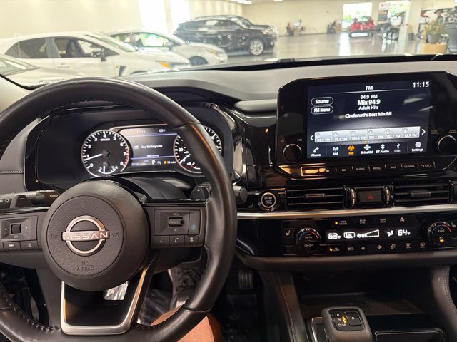 Used 2024 Nissan Pathfinder SL w/ Black Appearance Package AWD/4WD image 19