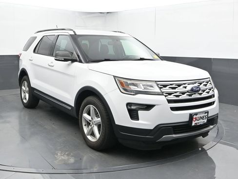 Used 2019 Ford Explorer XLT w/ Equipment Group 201A FWD image 6