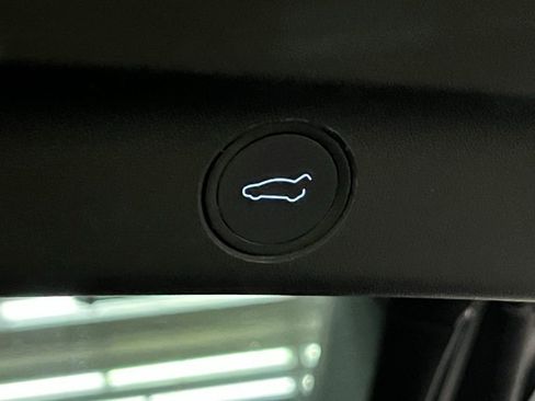 Used 2021 Tesla Model Y Long Range image 35