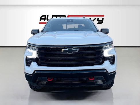 Used 2025 Chevrolet Silverado 1500 LT Trail Boss w/ Convenience Package II AWD/4WD image 2