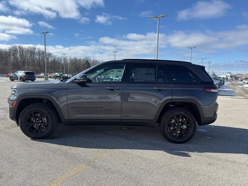 New 2025 Jeep Grand Cherokee Altitude AWD/4WD image 5