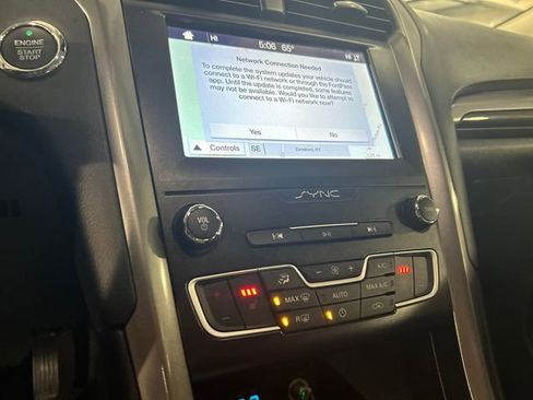 Used 2019 Ford Fusion SEL image 18