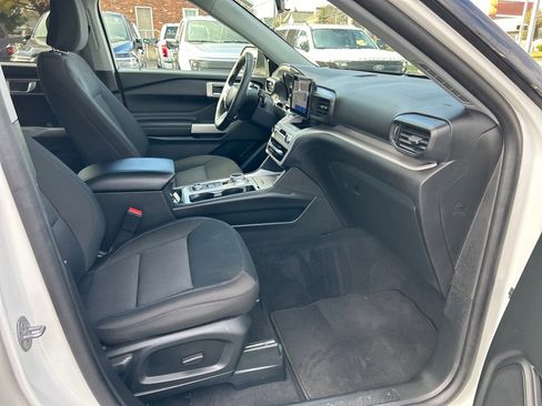 Used 2023 Ford Explorer XLT image 19