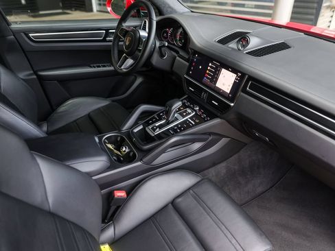Certified 2023 Porsche Cayenne GTS AWD/4WD image 38