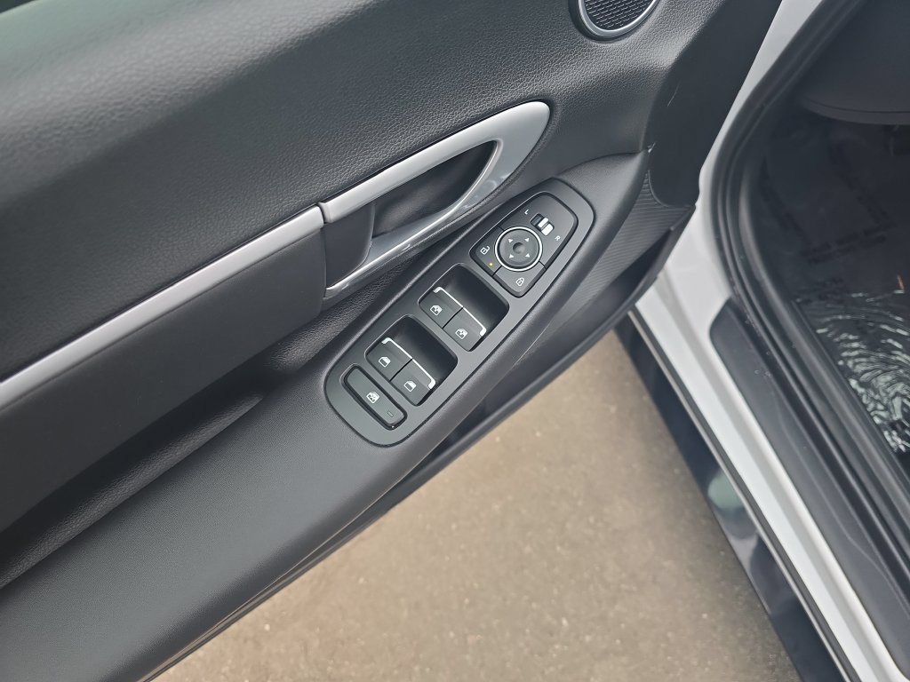 Used 2025 Hyundai Sonata SEL FWD image 11
