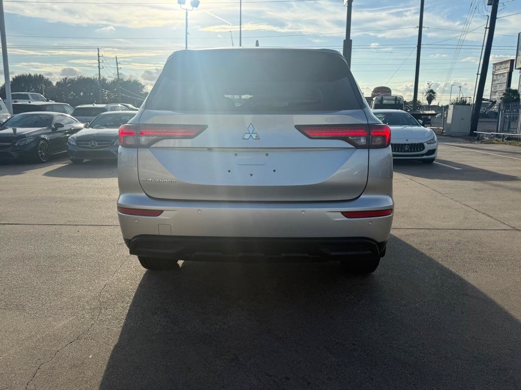 Used 2024 Mitsubishi Outlander ES FWD image 6