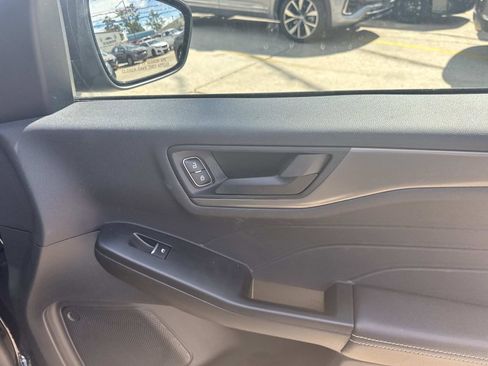 Used 2025 Ford Escape Active image 13