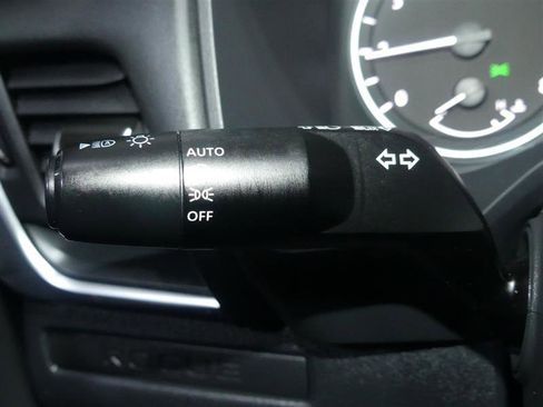 Used 2023 Nissan Rogue S image 33