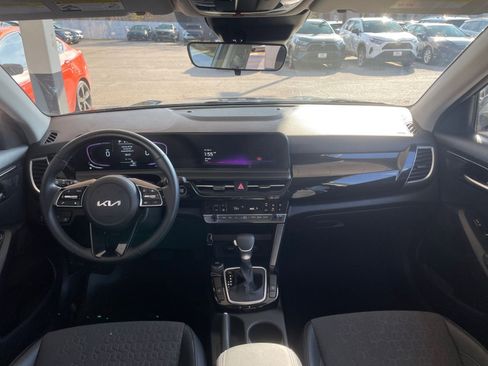 Used 2025 Kia Seltos S image 32