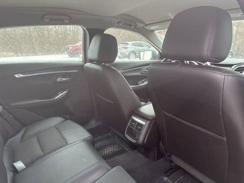 Used 2016 Chevrolet Impala LT w/ Convenience Package image 13