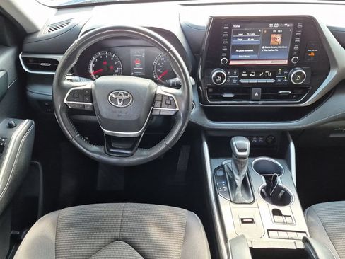 Used 2022 Toyota Highlander LE FWD image 14