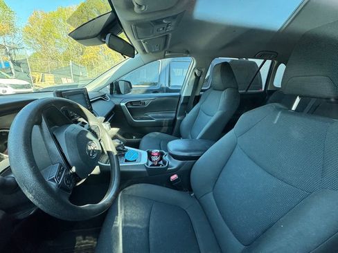 Used 2020 Toyota RAV4 LE image 8