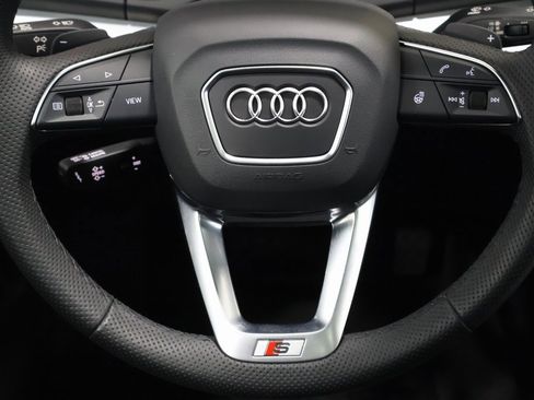 Used 2024 Audi Q5 e Prestige w/ Prestige Package image 17