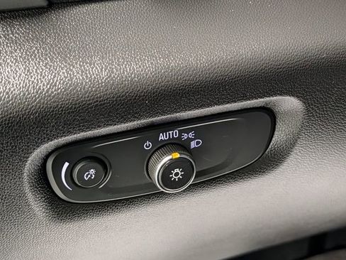 Used 2023 Chevrolet Traverse LT image 18