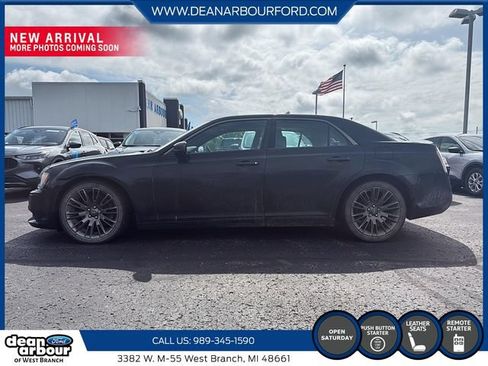 Used 2014 Chrysler 300 C RWD image 5
