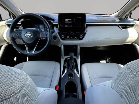 Used 2025 Toyota Corolla Cross LE w/ Moonroof Package AWD/4WD image 7