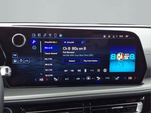 Used 2025 Chevrolet Traverse LT w/ Sun and Wheel Package image 12