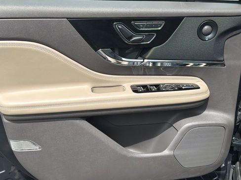 Used 2021 Lincoln Corsair Reserve w/ Elements Package FWD image 10