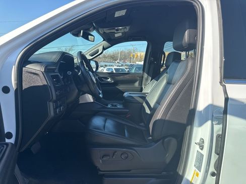 Used 2024 Chevrolet Suburban LT image 18