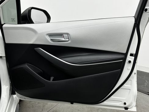 Used 2021 Toyota Corolla SE image 30