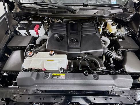 Certified 2025 Toyota Tundra SR5 AWD/4WD image 28